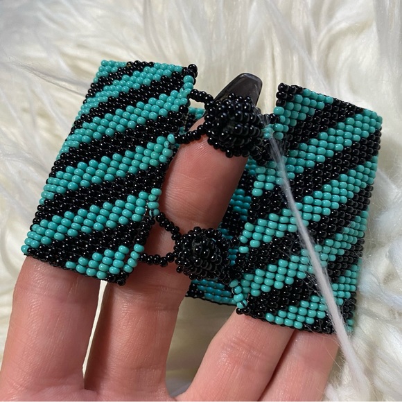 NWOT turquoise and black handmade beaded cuff bracelet - Picture 3 of 3